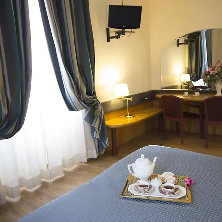 מלון Albert Hotel