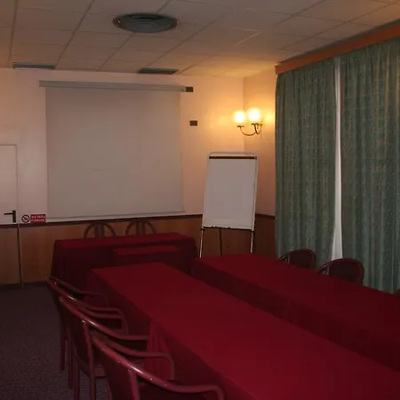 Albert Hotel Otel