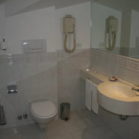 Albert Hotel Otel