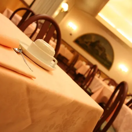 Albert Hotel Otel 3*