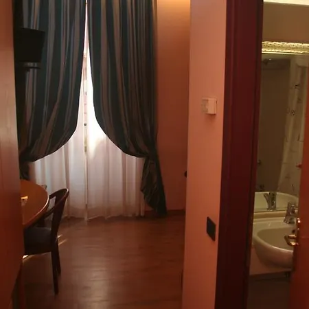 Albert Hotel Otel 3*