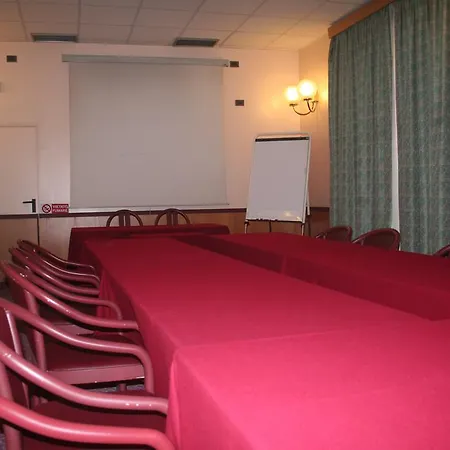 Albert Hotel Otel