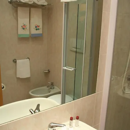 ホテル アルバート 3*