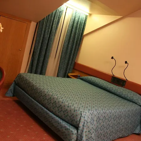Albert Hotel 3* Milánó