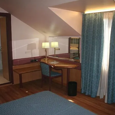 アルバート 3* ミラノ