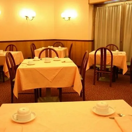 Albert Hotel 3*