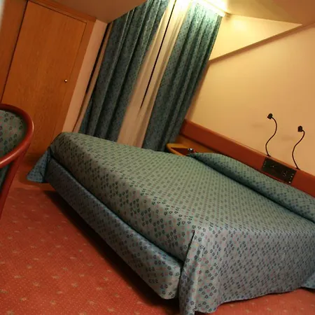 アルバート ホテル 3*