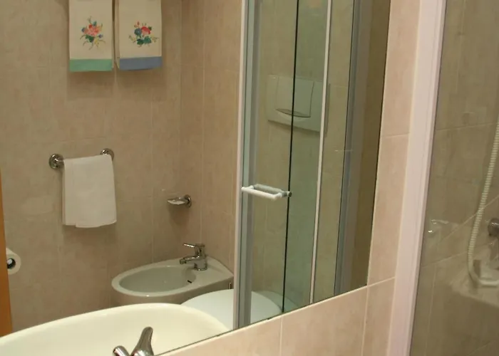 Отель Albert Hotel 3*