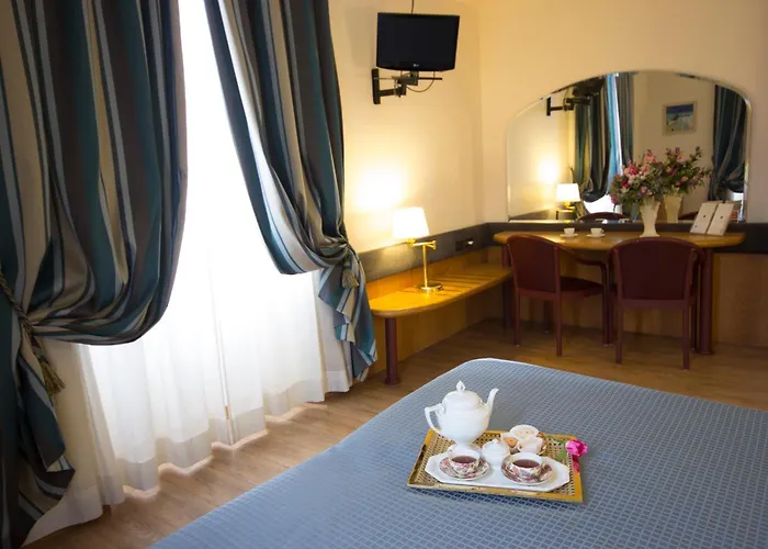 Отель Albert Hotel