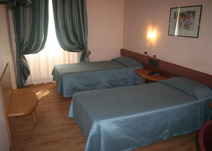 Отель Albert Hotel 3*