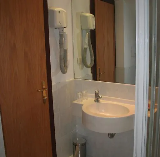 Albert Hotel Otel 3*