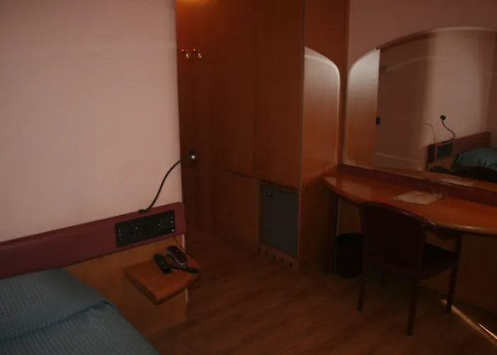 Albert Hotel Отель 3*