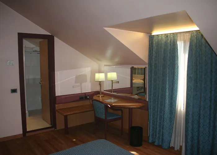 Отель Albert Hotel Милан