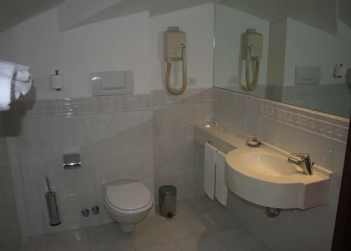 Albert Hotel Отель