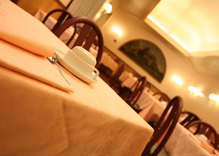 Albert Hotel Отель 3*