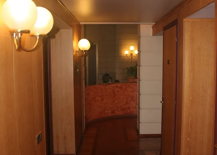 Отель Albert Hotel 3*