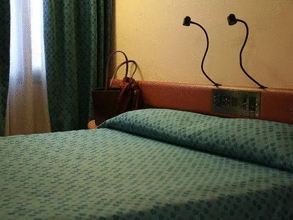 Albert Hotel Otel 3*