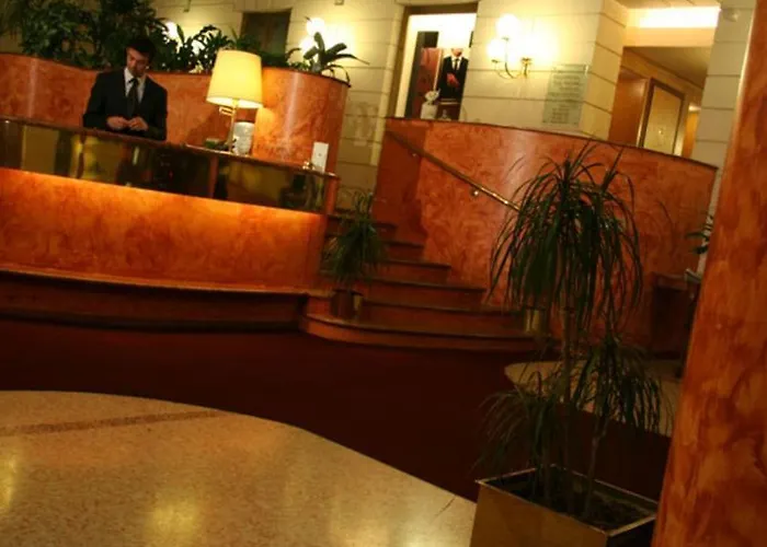 Отель Albert Hotel Милан