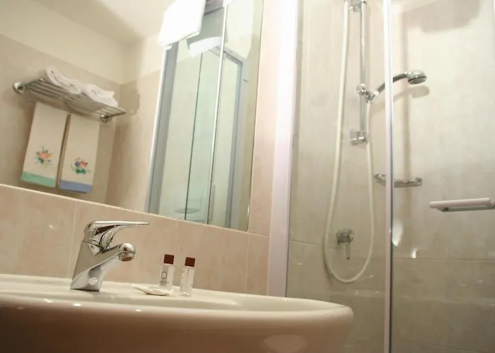 Albert Hotel Otel 3*