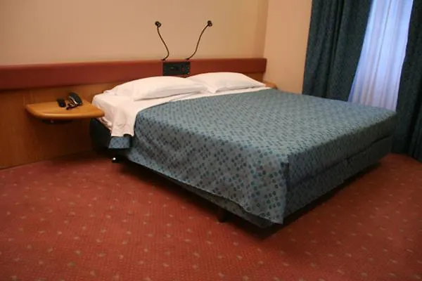 Otel Albert Hotel 3*