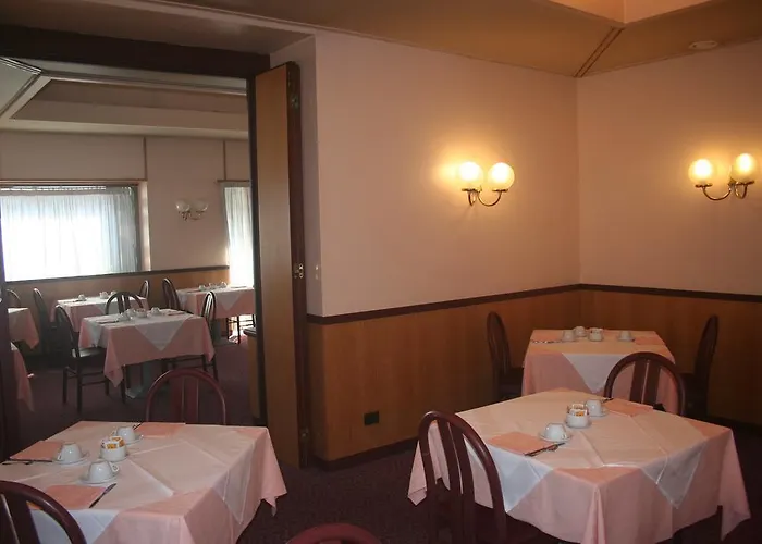 Albert Hotel Otel 3*