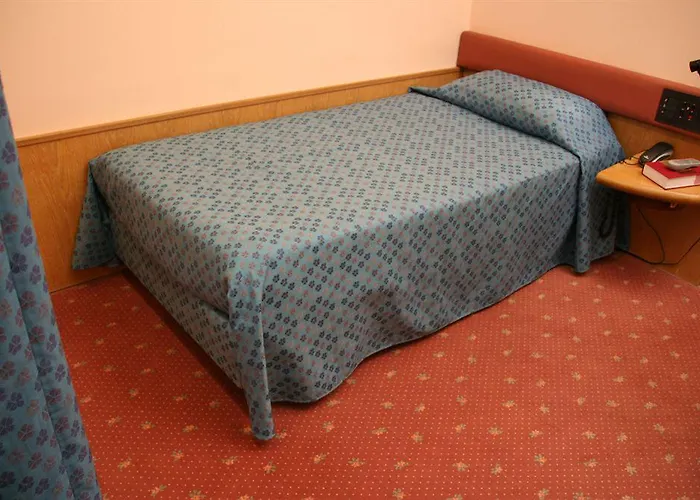 Отель Albert Hotel Милан