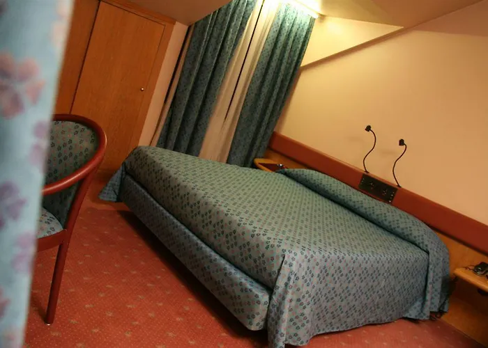 Albert Hotel Otel 3*