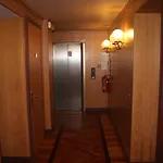 מלון Albert Hotel 3*