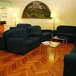 Albert Hotel מלון 3*