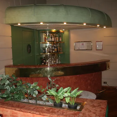 מלון Albert Hotel